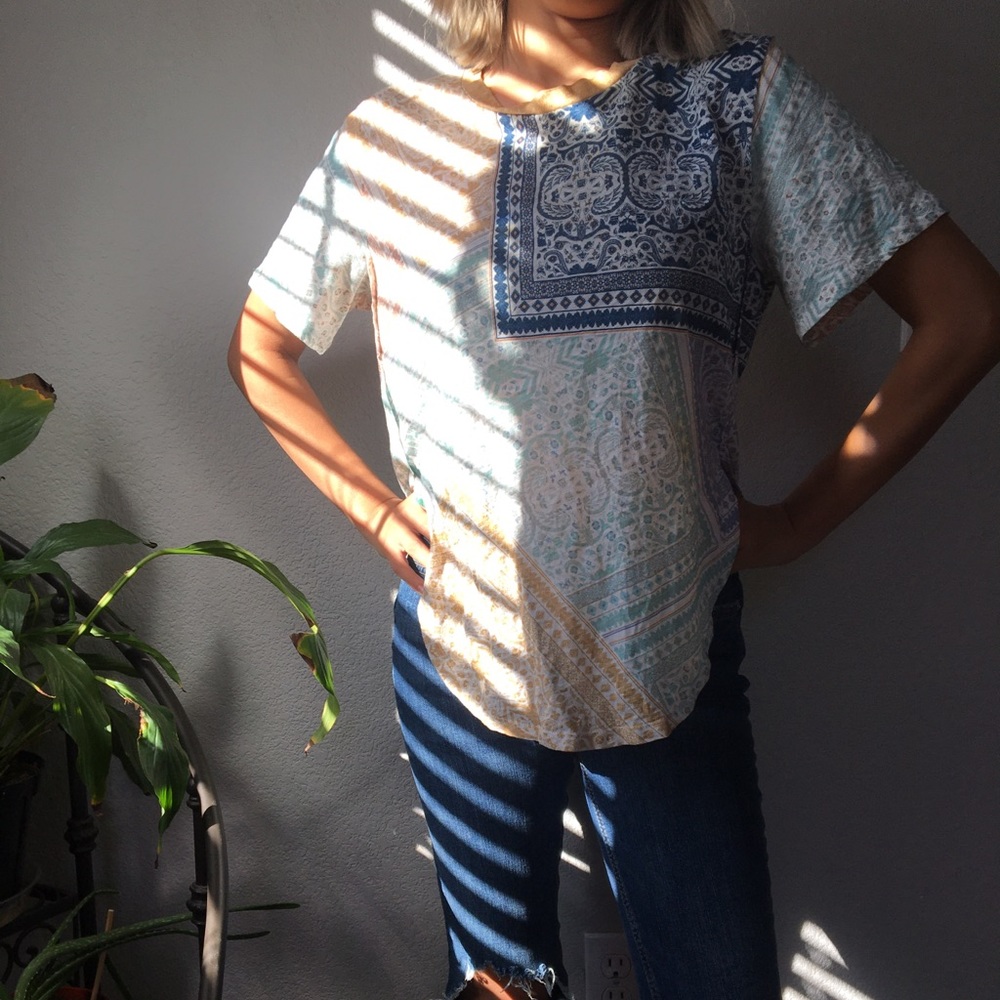 Anthropologie tee with cute design